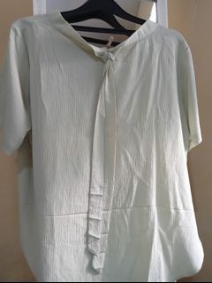 BNWT sisu Lavie Sage top