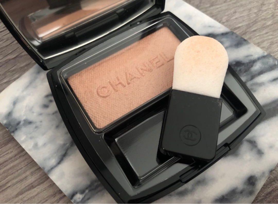Chanel Poudre Lumière Nacrée Shimmer Glow Powder