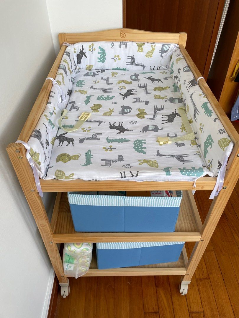 Changing table on wheels, Babies & Kids, Bathing & Changing, Changing