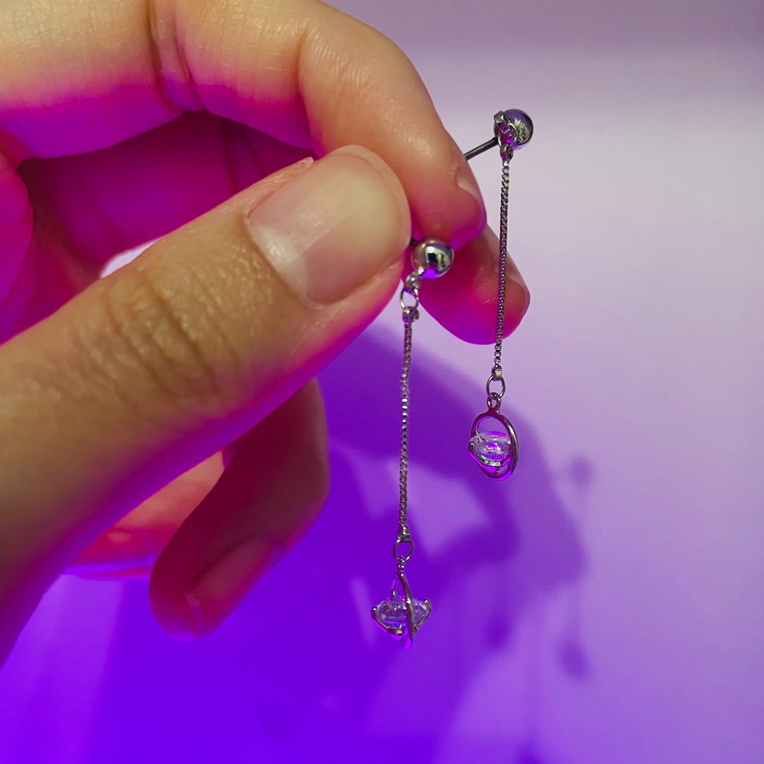 Dangle Diamond Earring, Women's Fashion, Jewelry & Organisers, Earrings