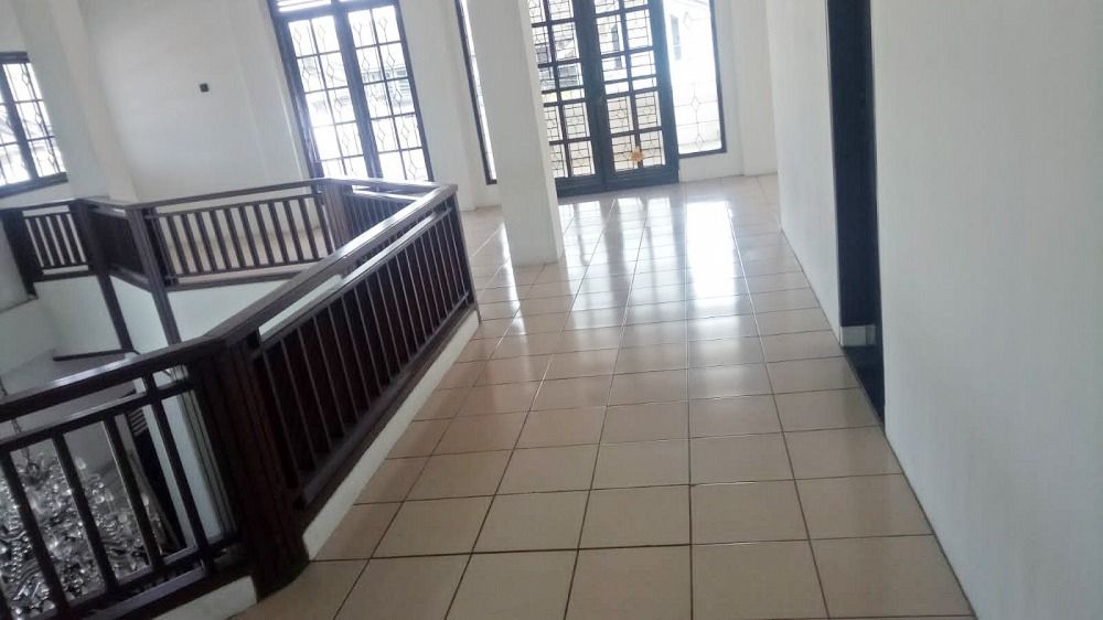 dijual_rumah_2_lantai_di_kota__1695019957_77288321_progressive