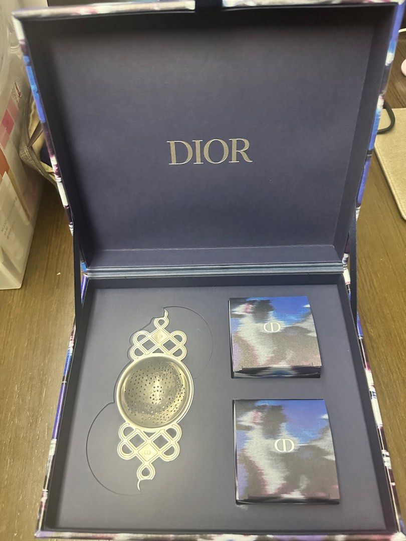 2022 Dior Vip mooncake box, 名牌, 飾物及配件- Carousell