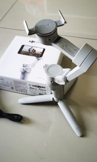 DJI OM 4 SE smartphone stabilizer complete/still have stickers