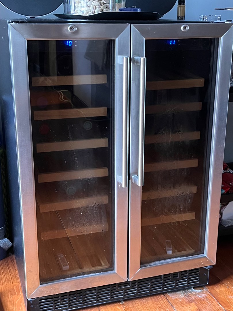 Dual zone Vintec wine fridge, 家庭電器, 廚房電器, 酒窖及存倉 Carousell