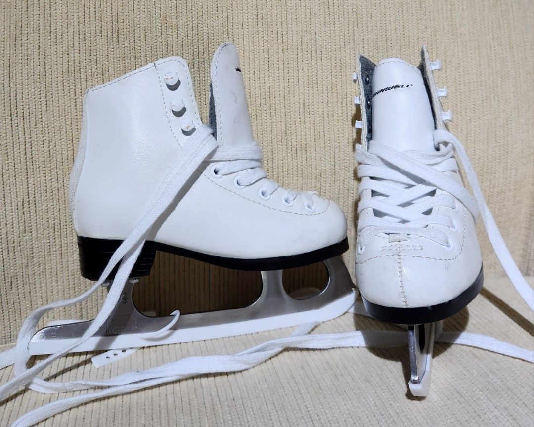 Girl s Figures ice skates. Size 17.5 cm. Sports Equipment Sports