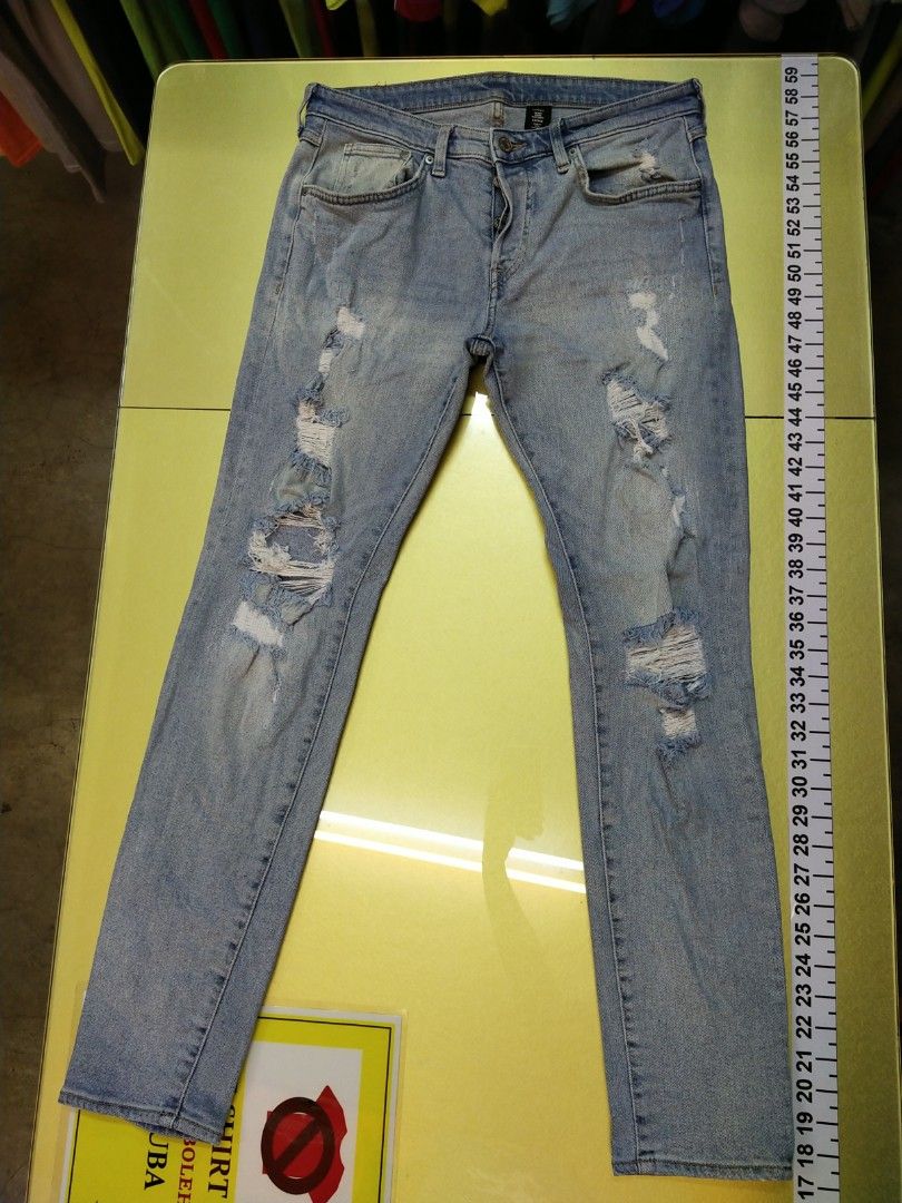 H M Torn Jeans Men s Fashion Bottoms Jeans on Carousell