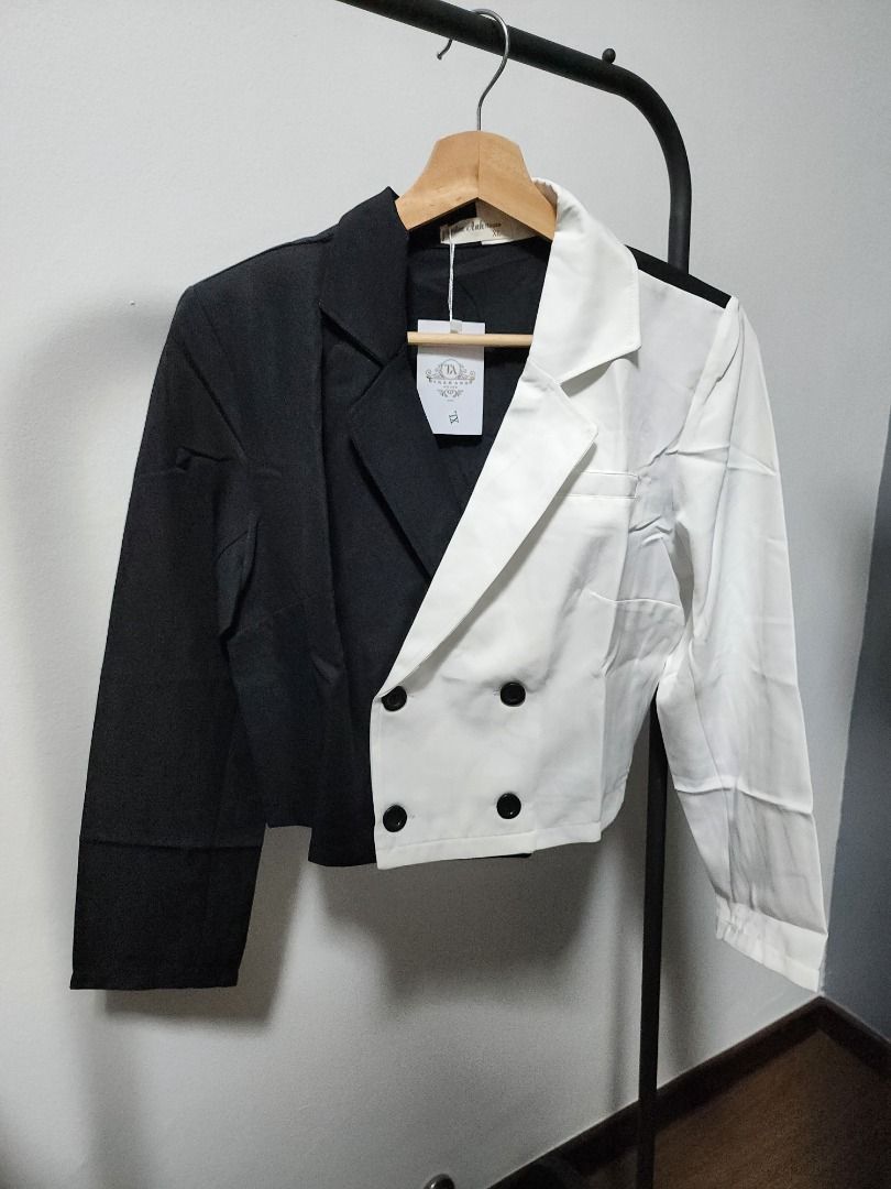 Lapel Neck Button Front Crop Blazer, Women's Fashion, Coats, Jackets and  Outerwear on Carousell