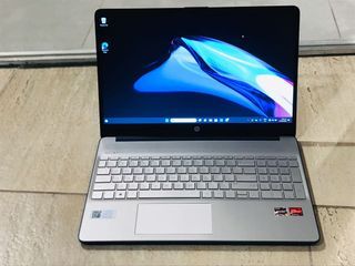 HP laptop 15s-eq2xxx ほぼ未使用 ノートパソコン-