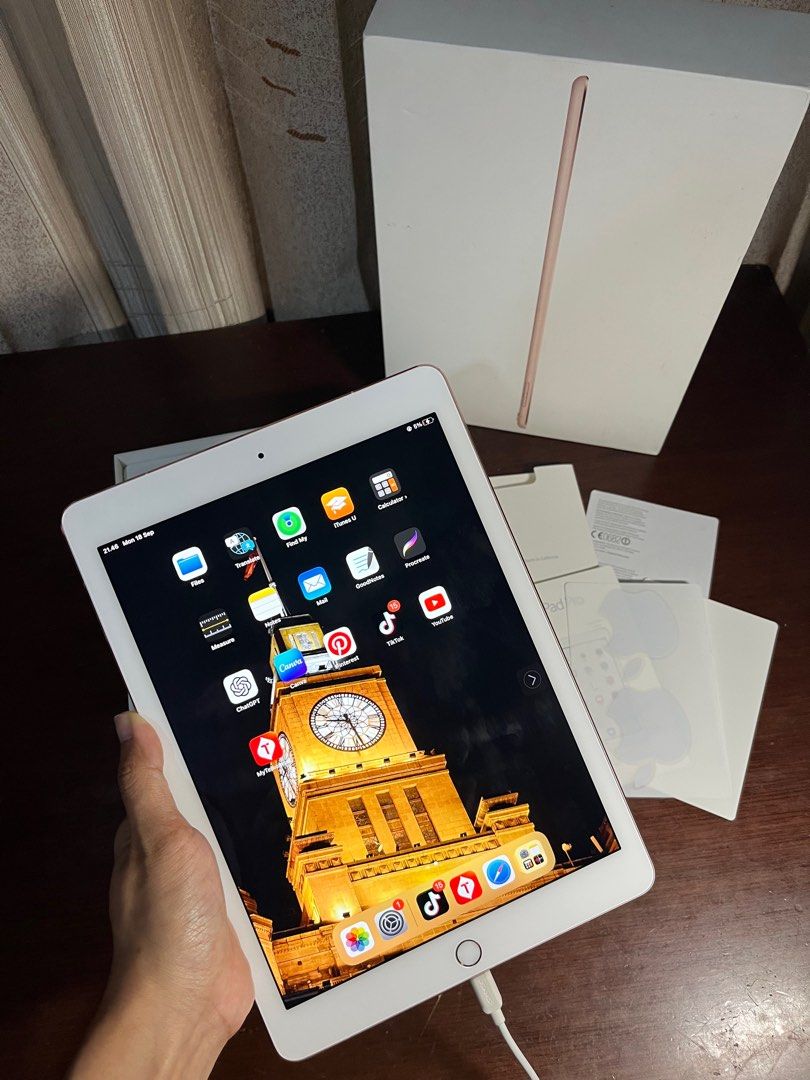 iPad Pro 9.7 Cellular 128 + ApplePencilタブレット - タブレット