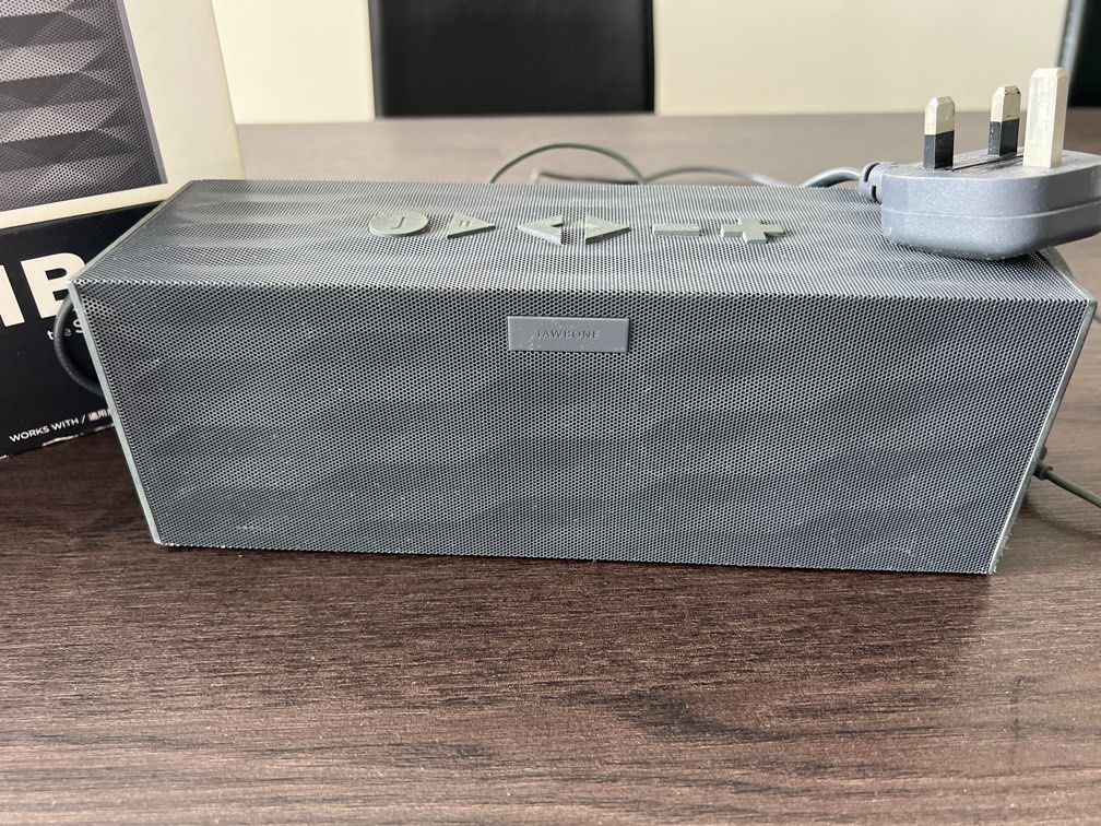 Jawbone big sales jambox watts