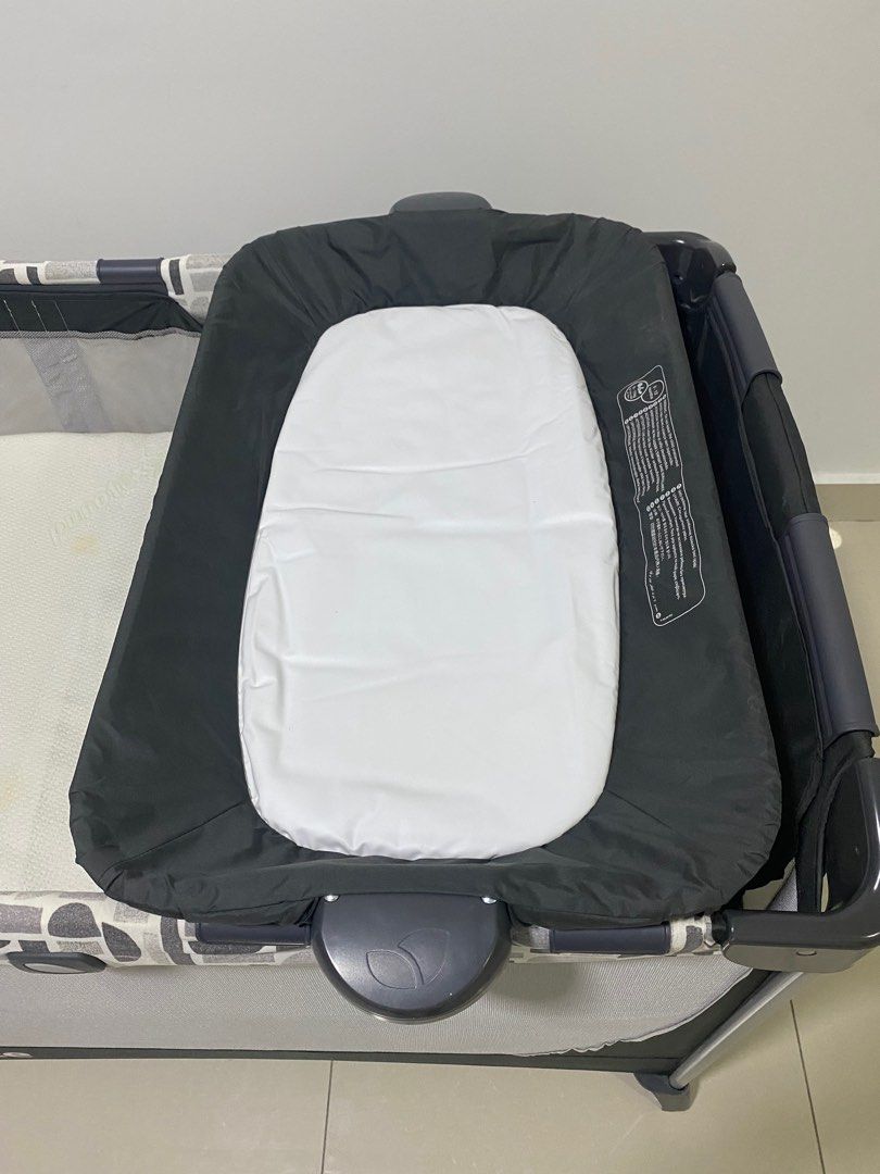 joie commuter change / travel cot, Babies & Kids, Baby Nursery & Kids