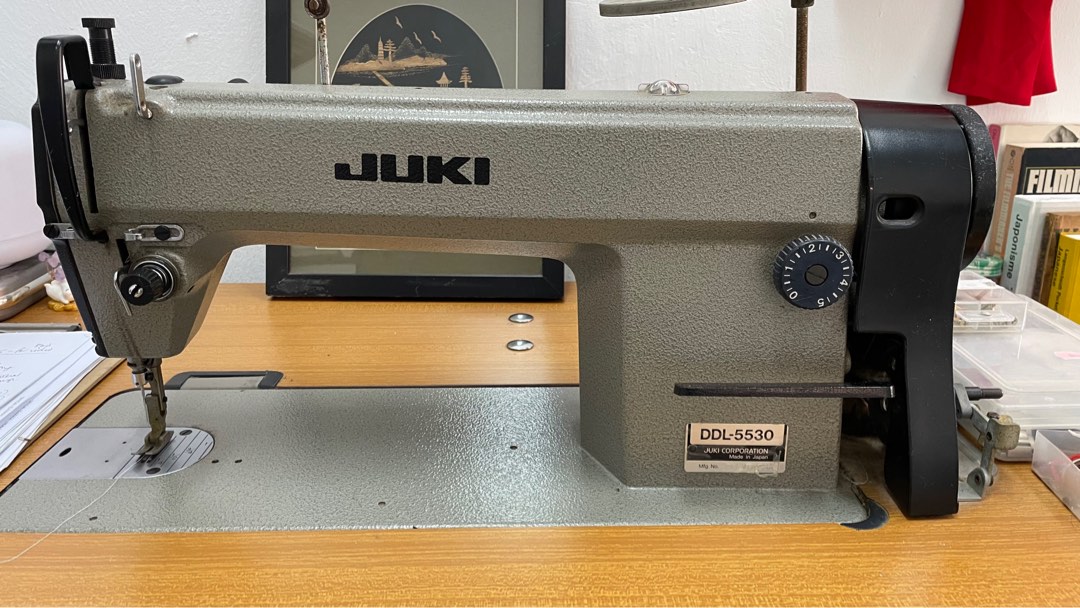 Juki DDL550 industrial sewing machine Made in Japan, Hobbies & Toys