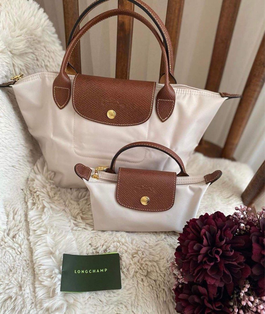 Longchamp Classic Short handle (Category: Luxury Bags & Wallets) located in Taguig. Submitted by lux.mariah (Listing ID 1255414958, Image 1). Description: 💯 auth free shipping (j&t) Complete inclusions Trending university bag 🤍 Courier: Lalamove & J&T All colors available dm for more photos! If bundle, 9k only.