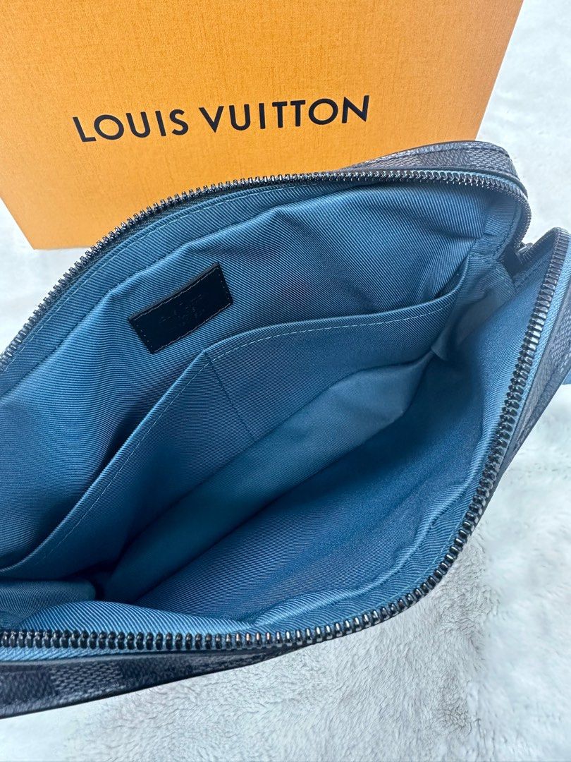 Louis Vuitton Alpha Messenger Black Cloth ref.913855 - Joli Closet