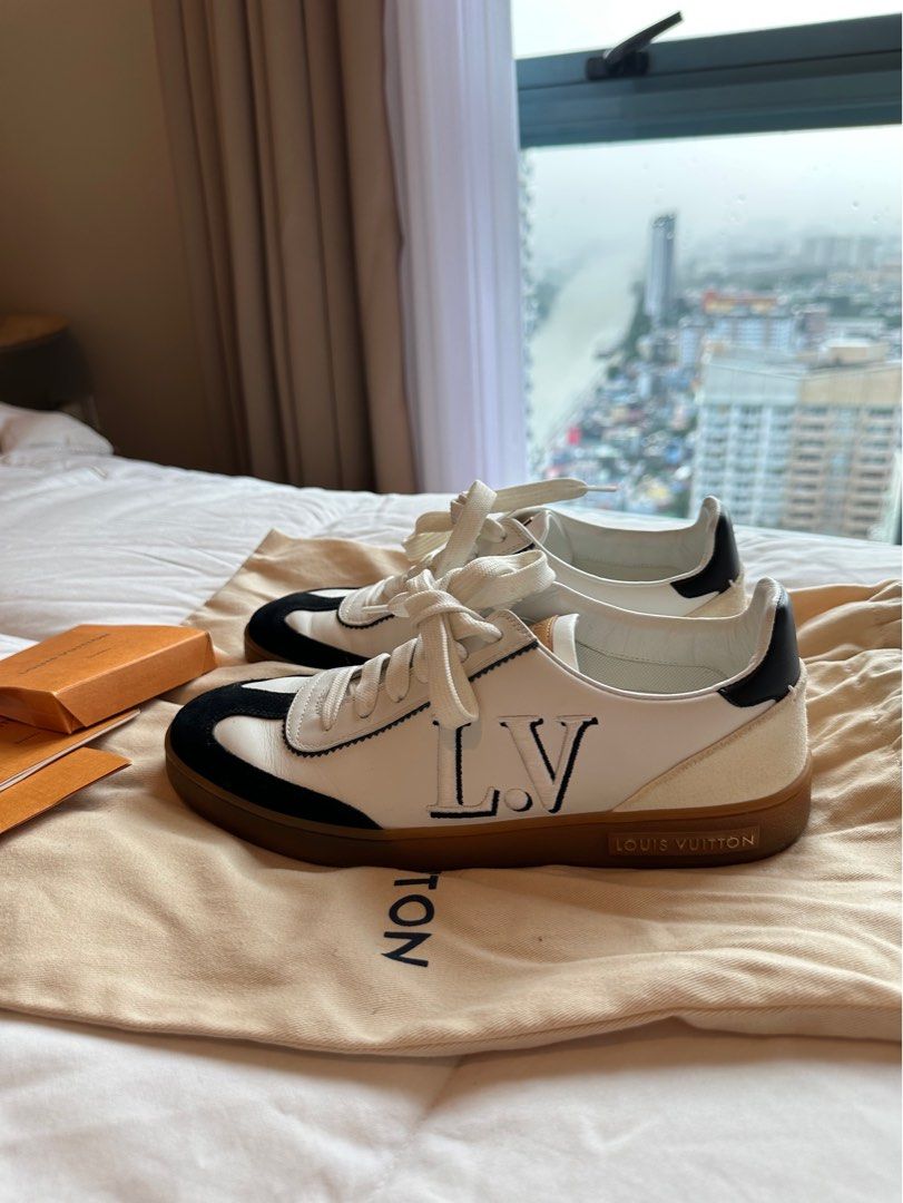 lv womens trainers