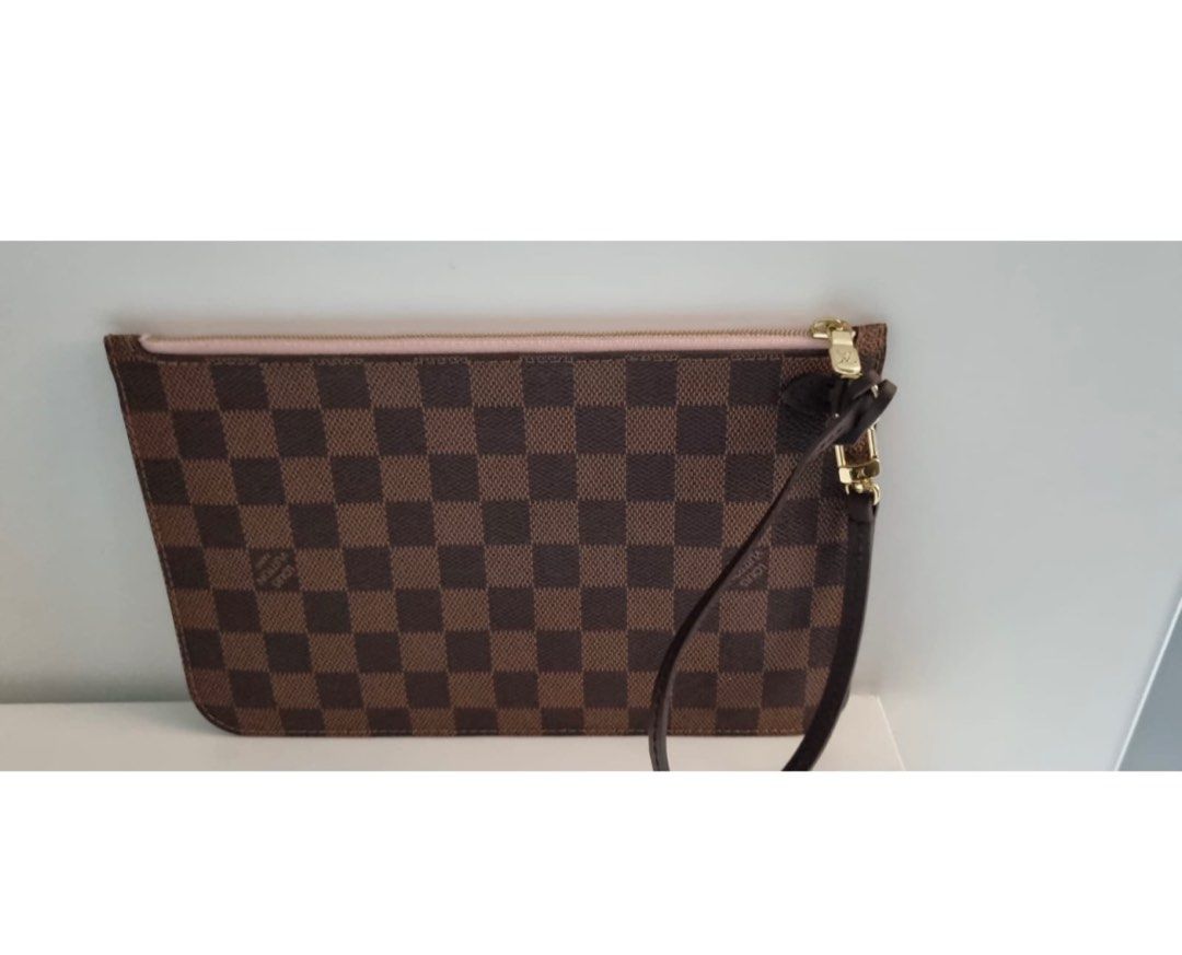 lv wristlet wallet