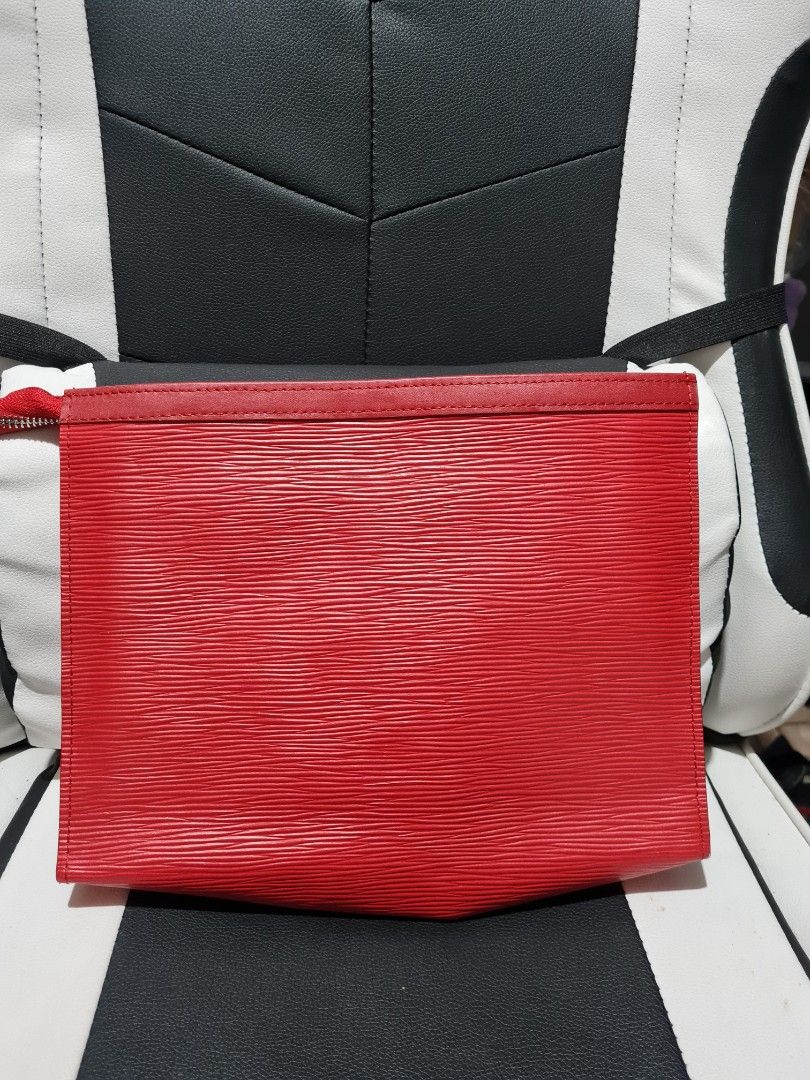 Louis vuitton x Supreme handbag (Category: Luxury Bags & Wallets) located in Baguio. Submitted by fullroom.dgs (Listing ID 1255456950, Image 2). Description: Louis Vuitton x Supreme Handbag Excellent condition Price: 5800php + shipping fee Location: Baguio city Payment thru: Gcash only Courier thru: Jnt only.