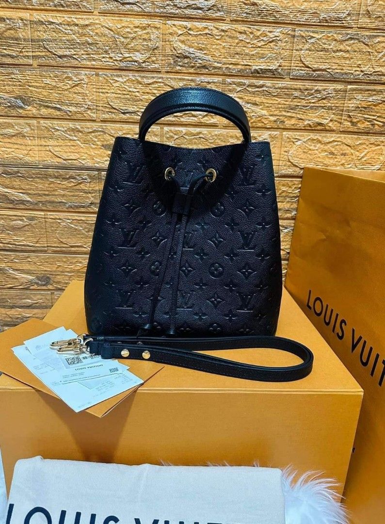 Lv Neonoe empreinte black Good as New Guaranteed Authentic Microchip