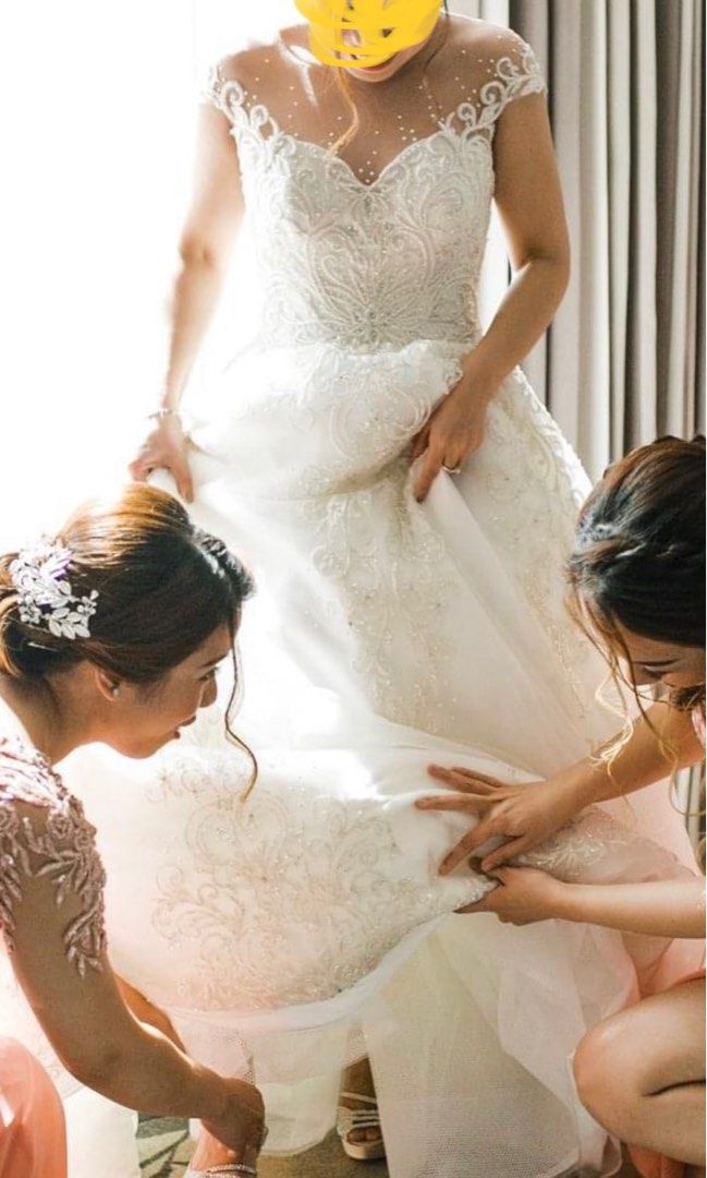 Mel Orlina Wedding Gown (Category: Evening dresses & gowns) located in Quezon City. Submitted by wantstodeclutter (Listing ID 1255499738, Image 1). Description: Mel Orlina Wedding Gown Original Price at 80k (used once on my wedding) I’m 5ft with 3 inches heels 25k for Rent with 20k deposit.
