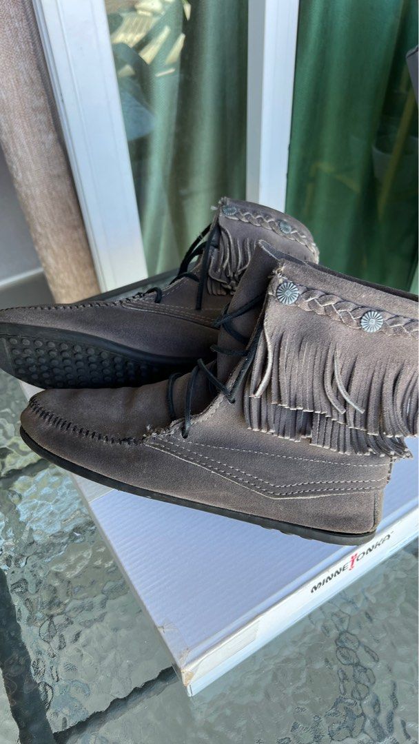 Minnetonka ankle hi fringe boots