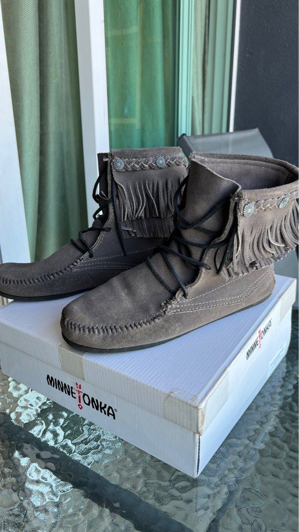 Minnetonka ankle hi fringe boots