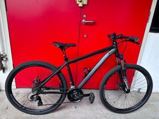 Mountain bike stealth black front suspension disc shimano