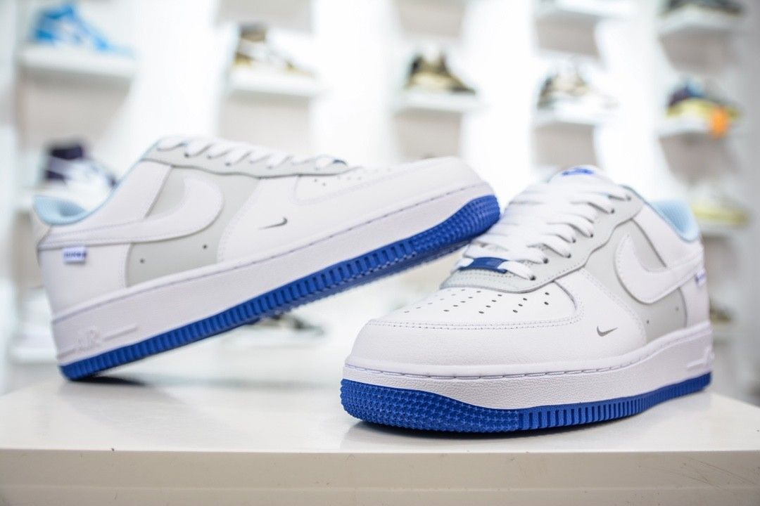Nike air force 2025 1 blue bottom
