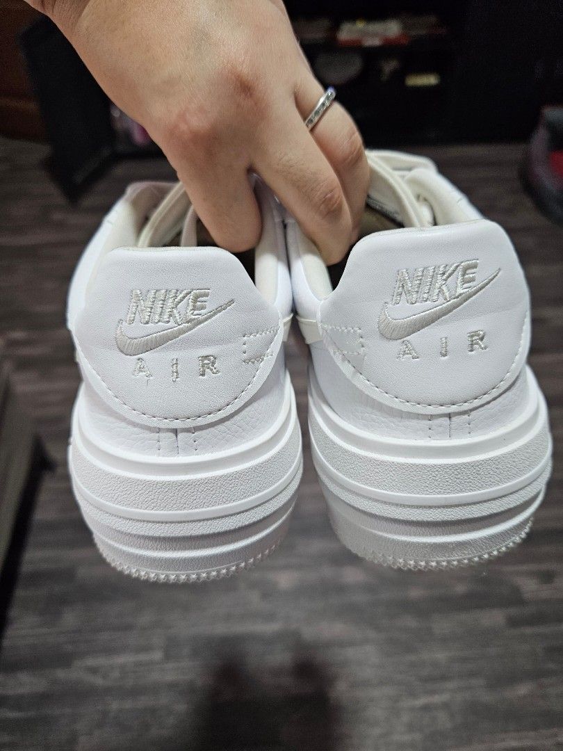 Nike Air Force 1 Original Girls Shoes Trainers Size 3 to 6 triple white