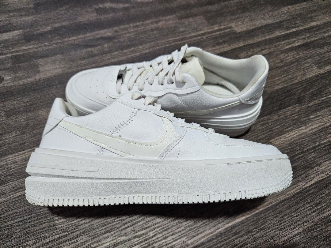 Nike Air Force 1 Original Girls Shoes Trainers Size 3 to 6 triple white
