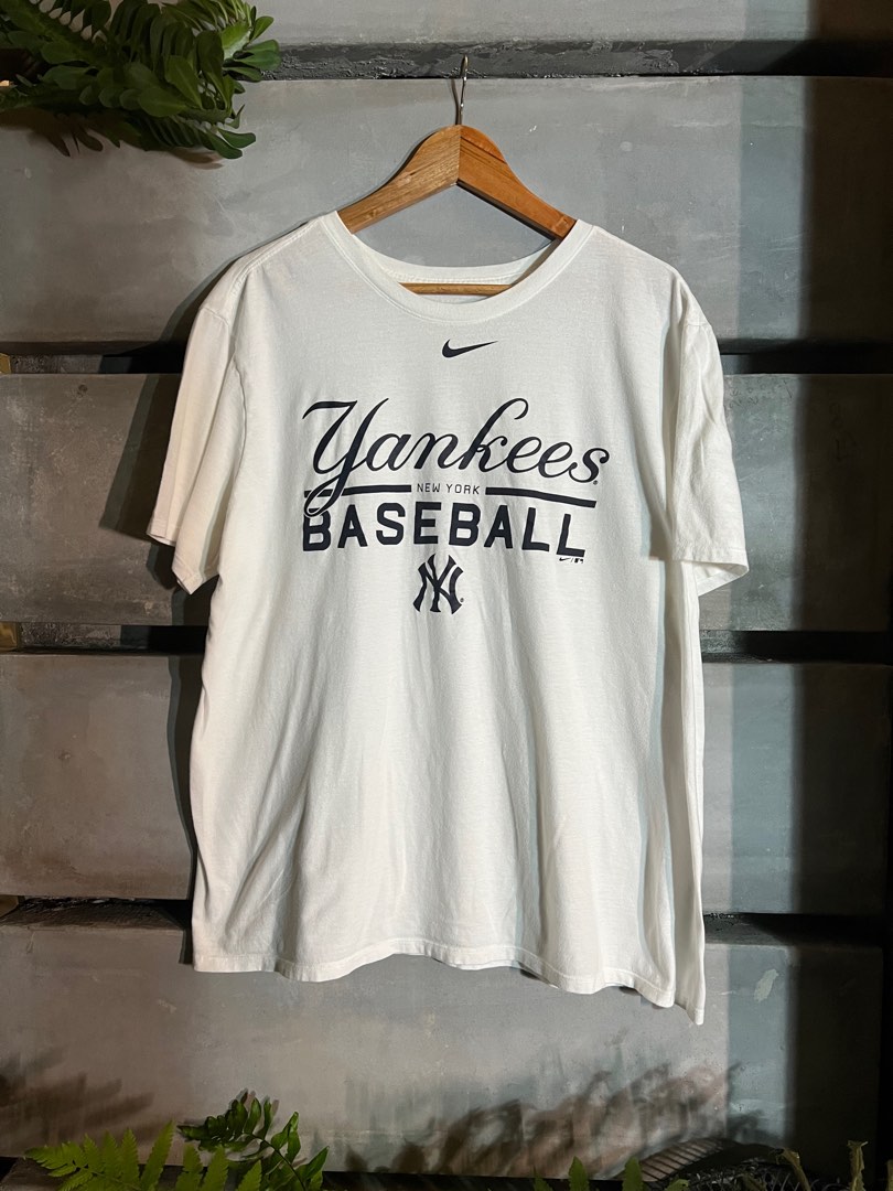 Nike, Shirts & Tops, Gray Yankees Tshirt