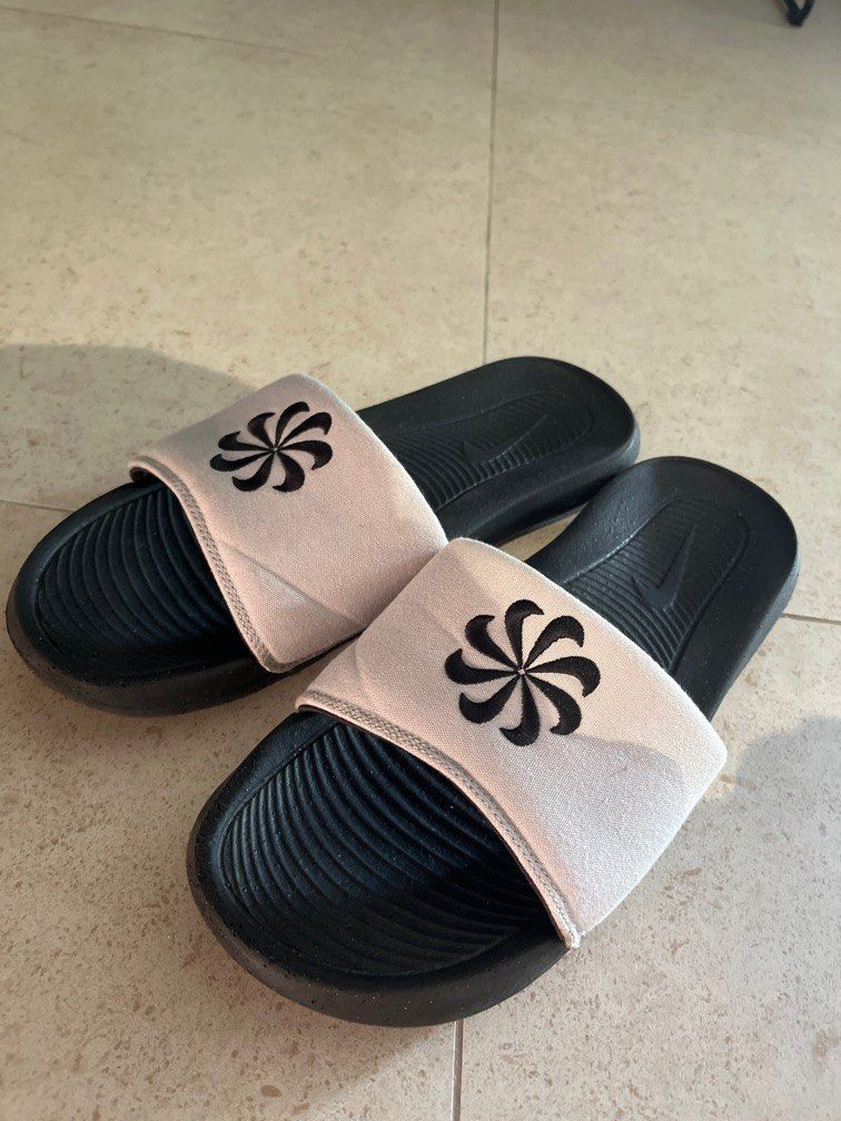 https://www.carousell.sg/p/nike-heritage-slides-us-11-1255439784/