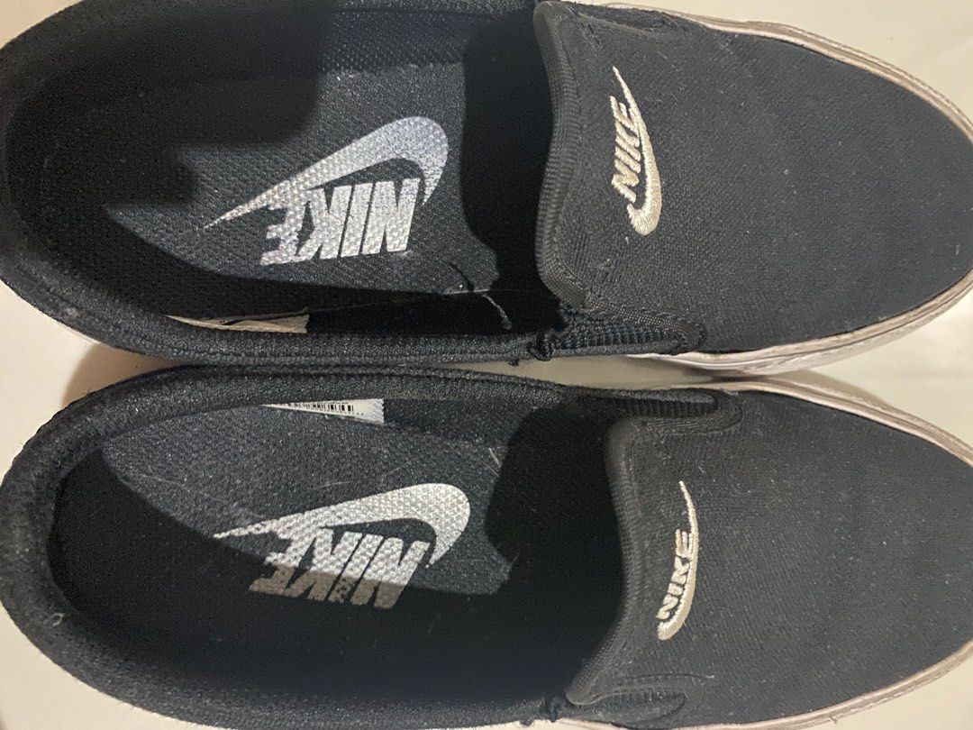 Nike Slip On Sneaker Shoes (Category: Sneakers) located in Makati City. Submitted by jpare (Listing ID 1255544265, Image 3). Description: One of my faves that I have to let go. Goes well with any outfit. This just needs a bit of cleaning. Magandang maganda pa din siya. Actual size nasa pics. Perf for size 5.5 or 6. .