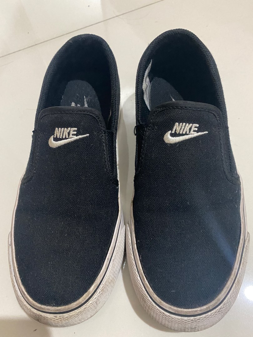 womens black nike slip on shoes