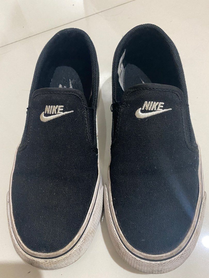 Nike Slip On Sneaker Shoes (Category: Sneakers) located in Makati City. Submitted by jpare (Listing ID 1255544265, Image 1). Description: One of my faves that I have to let go. Goes well with any outfit. This just needs a bit of cleaning. Magandang maganda pa din siya. Actual size nasa pics. Perf for size 5.5 or 6. .