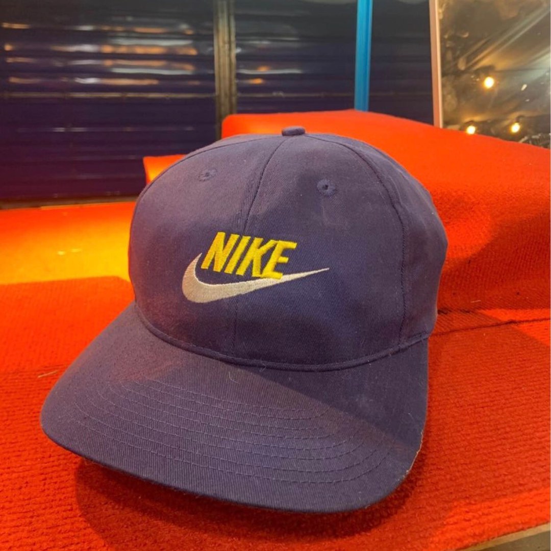 Nike shop swoosh snapback