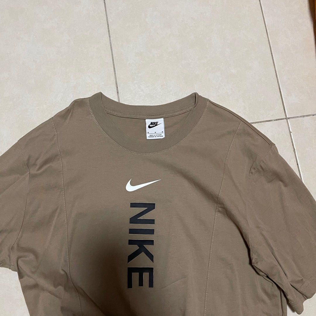 Black and outlet tan nike shirt