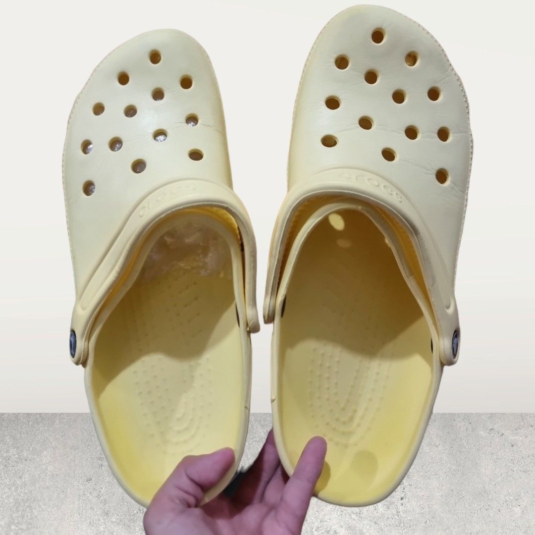 Yellow crocs best sale size 11 mens