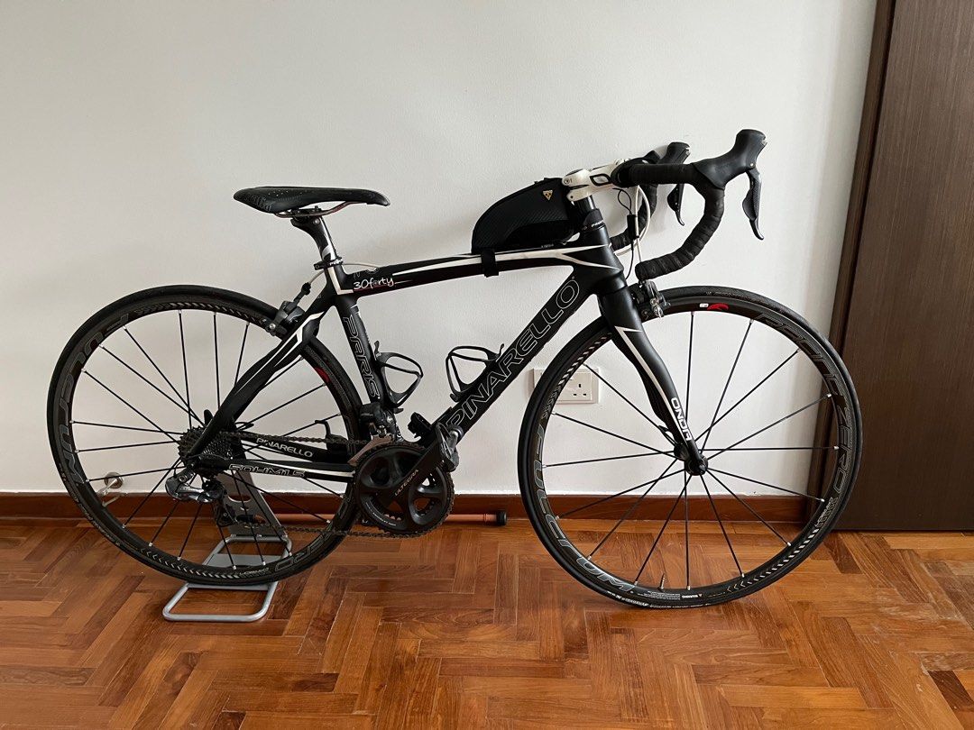 Pinarello Paris XS size 44 with fulcrum zero carbon wheels, Sports