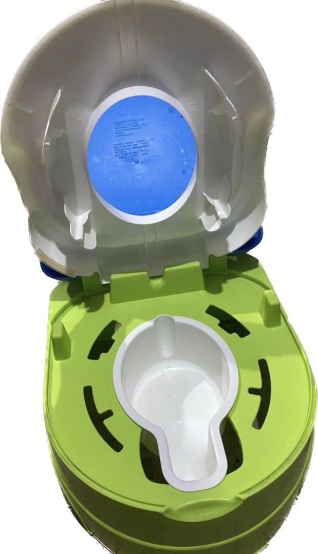 Potty seat 3-in-1 (Category: Toilet Training) located in Manila. Submitted by jgbullos (Listing ID 1255516445, Image 3). Description: 3-in-1: potty, topper, step stool RFS: kids sit on the toilet already.