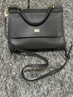 (Category: ) located in . Submitted by preloved.brand2023 (Listing ID 1255520728, Image 1). Description: .