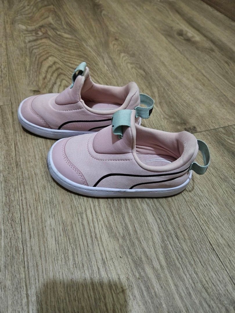 Puma grey deals and pink shoes