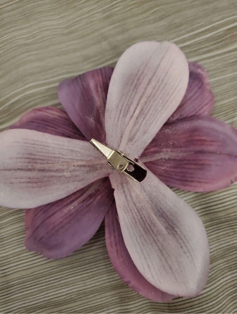 Realistic Large Purple Flower Brooch with Shimmer for Tropical
