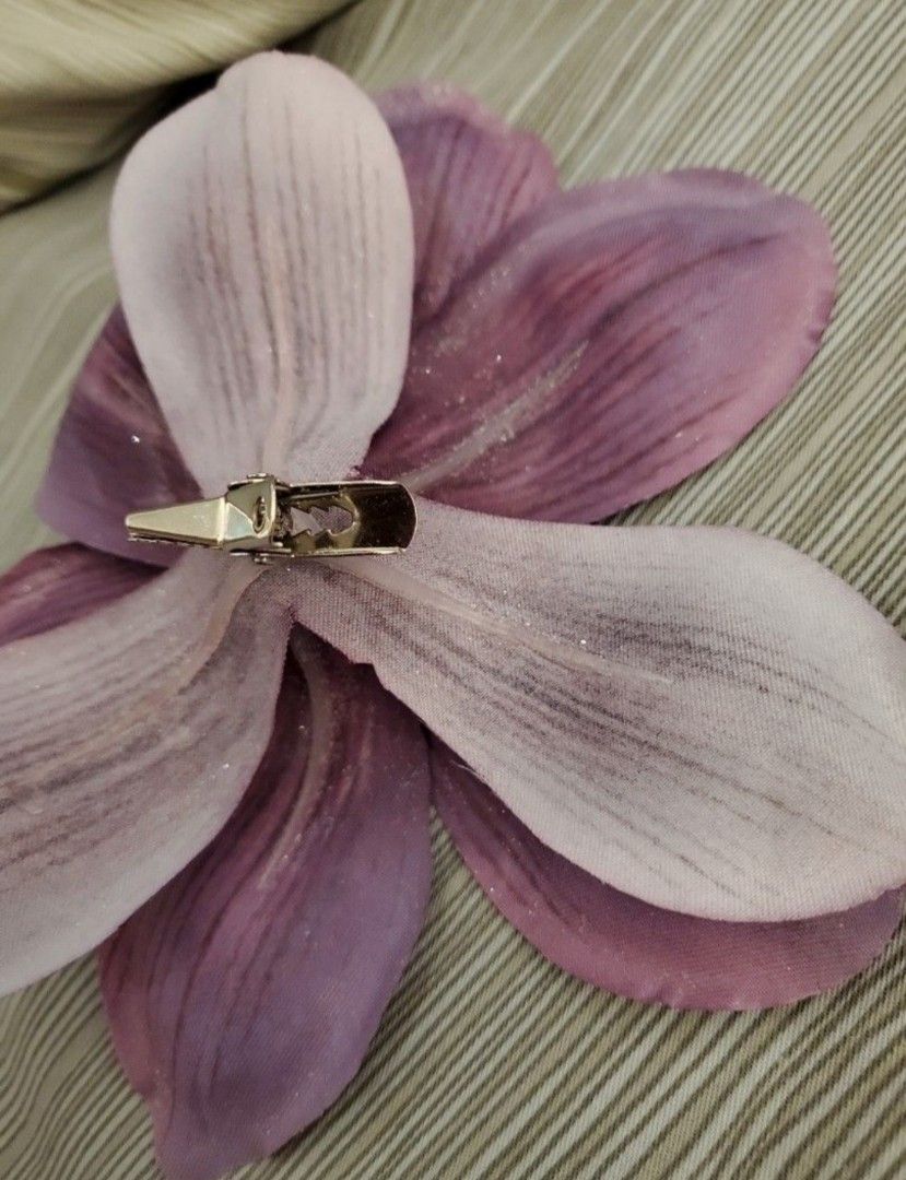 Realistic Large Purple Flower Brooch with Shimmer for Tropical