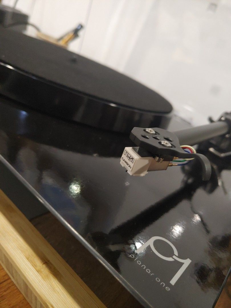 Rega Planar One with RB110 tonearm & Carbon MM Cartridge Vinyl Record Player, Audio, Other Audio