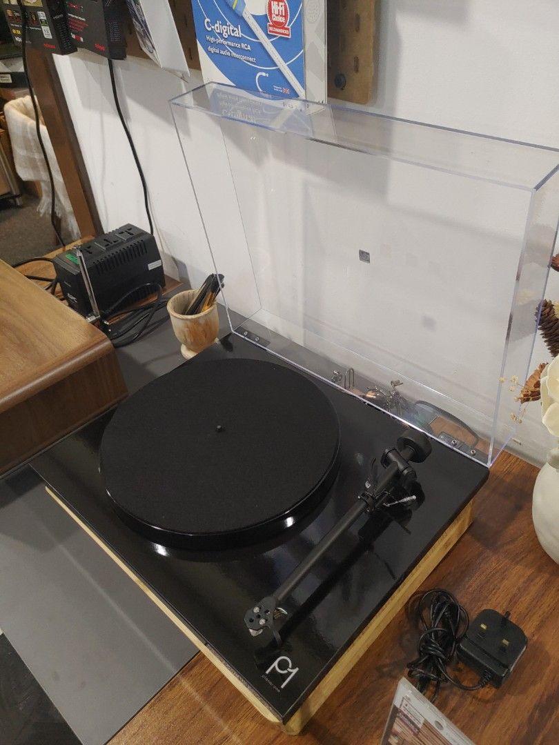 Rega Planar One with RB110 tonearm & Carbon MM Cartridge Vinyl Record Player, Audio, Other Audio