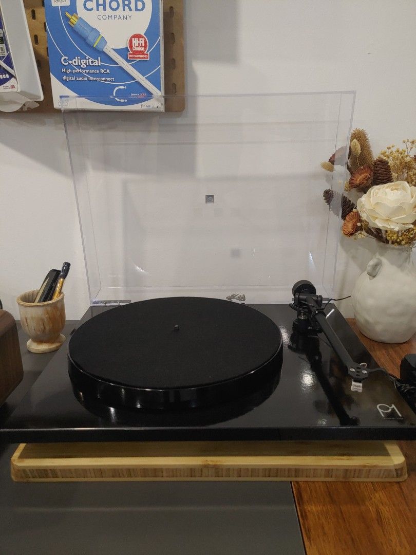 Rega Planar One with RB110 tonearm & Carbon MM Cartridge Vinyl Record Player, Audio, Other Audio