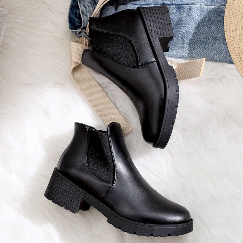 Chelsea boots outlet round toe