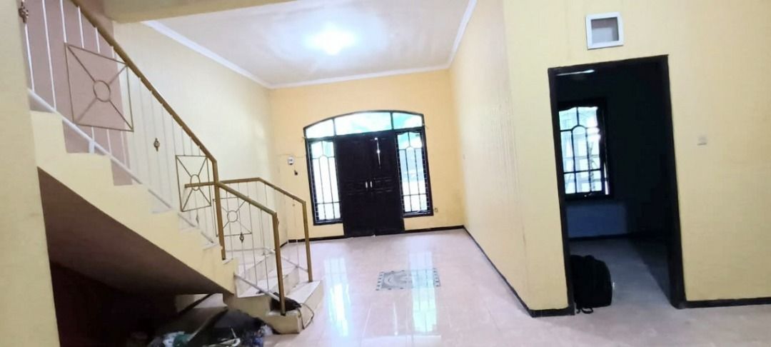 rumah_disewakan_2_lantai_di_pe_1695006334_3c7e2592_progressive
