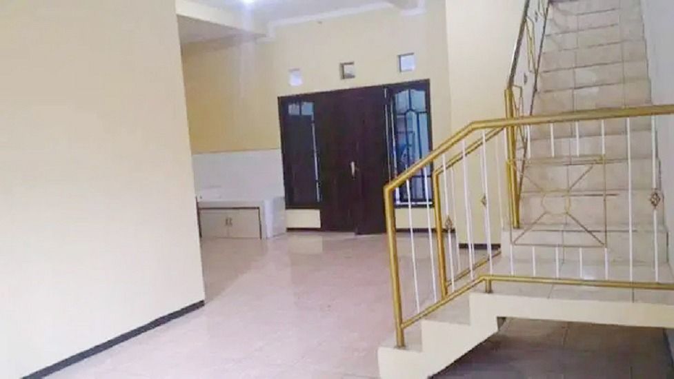 rumah_disewakan_2_lantai_di_pe_1695006334_920b15fc_progressive
