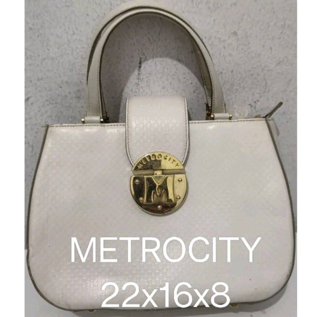 Tas Metro city, Fesyen Wanita, Tas & Dompet di Carousell